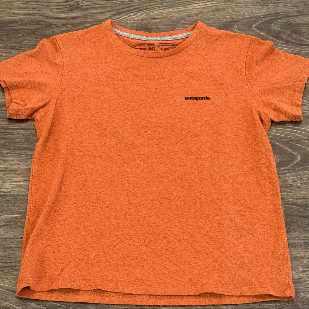 Patagonia Women's P-6 Logo Responsibili Tee Size Small‎
